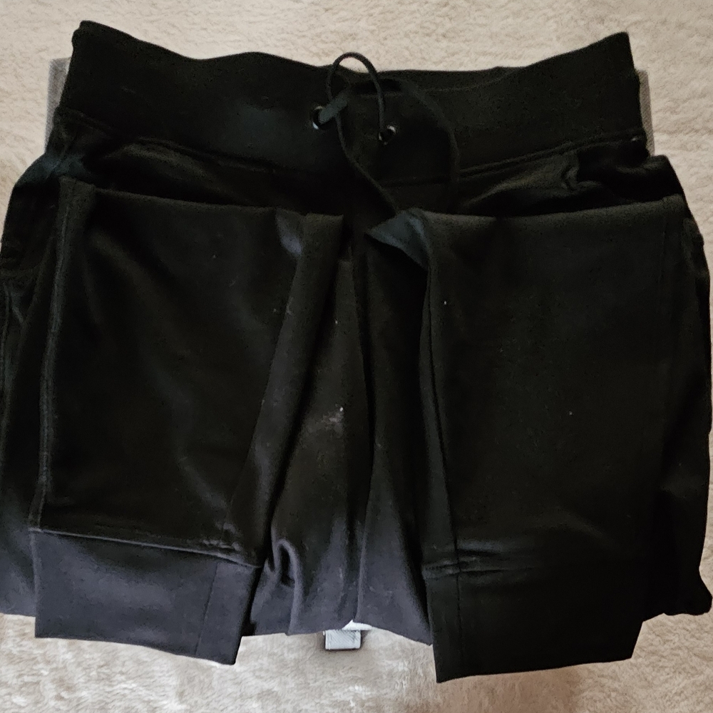 Sleek Black Leggings - Picture 2 of 7